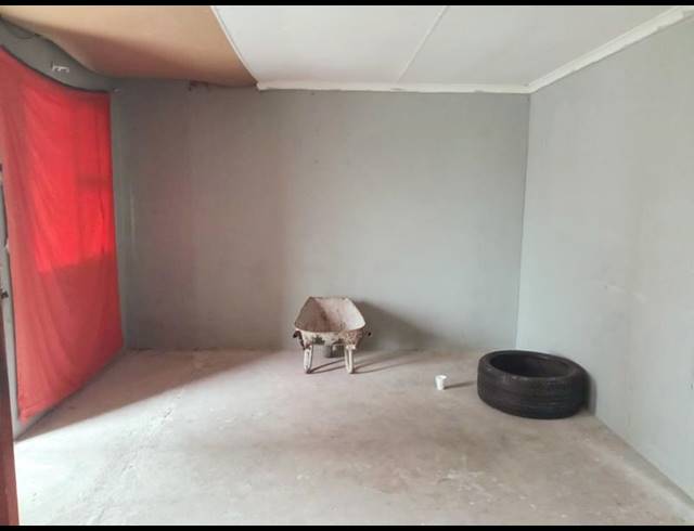 2 BEDROOM HOUSE FOR SALE IN BLOEMENDAL